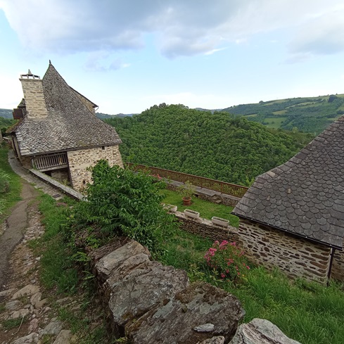 Conques (12) Maison de maître 196 m²  avec 2700 m² de terrains